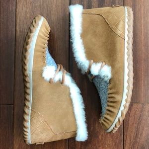 Women’s Sorel moccasin shoes size 7.5 NEW